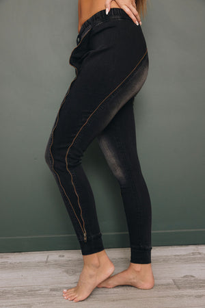 Riley Zipper Jeans Stay Warm In Style